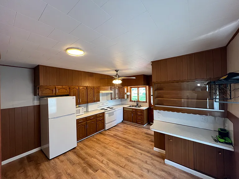 136 Sanders Rd — Photo 3