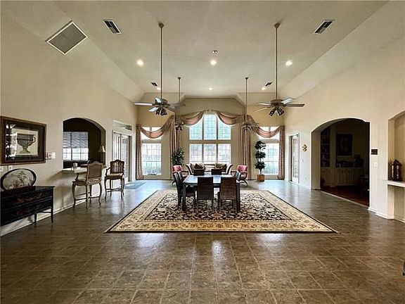 4th image of 350 Emerald Forest Blvd