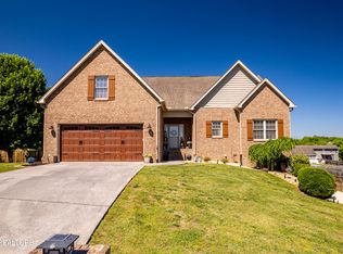 1363 River Run Cir, Sevierville, TN 37876