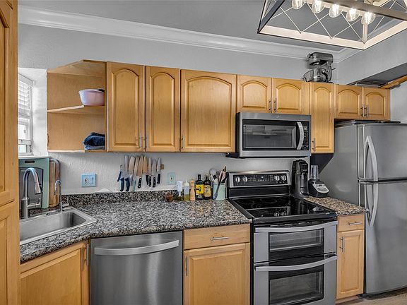 4th image of 401 NE 16th Avenue #4