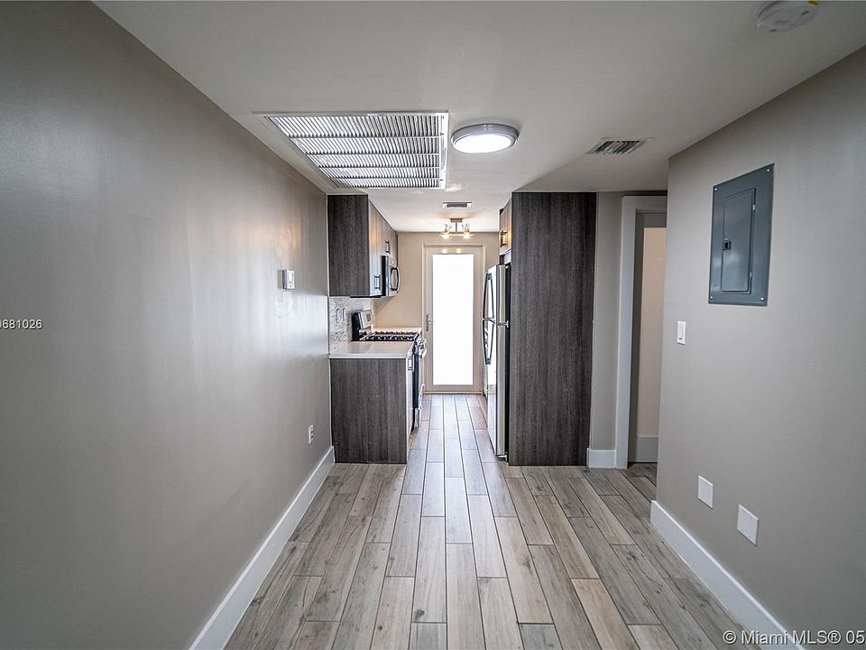 1st image of 942 Lenox Ave APT 5