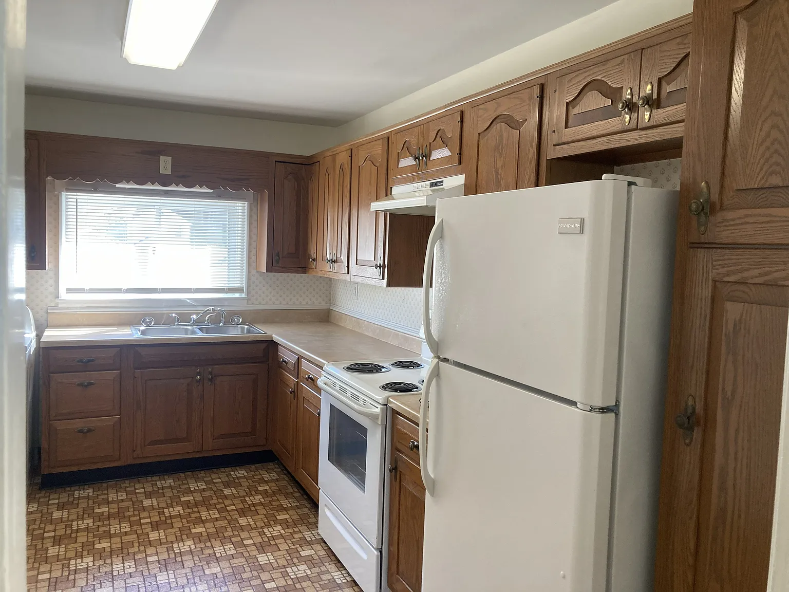 3 bed, 1200 sqft, $1,045 — Photo 3