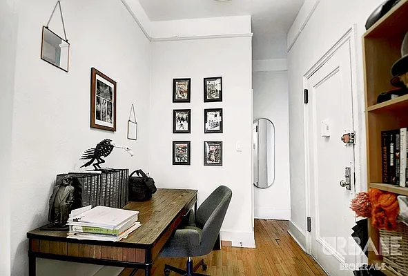 Rented by Urbane Brokerage | media 21