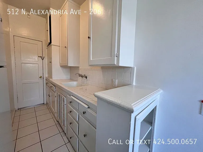512 N Alexandria Ave #206 — Photo 7