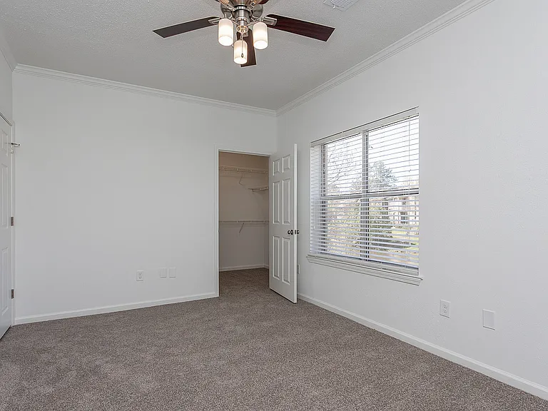 The Lakes Apartments