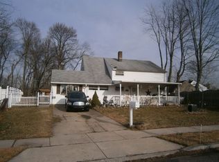 141 Ivy Hill Rd, Levittown, PA 19057