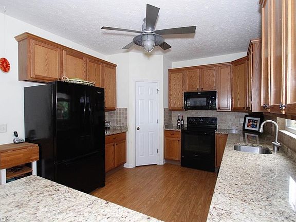 2nd image of 32924 Titus Hill Ln