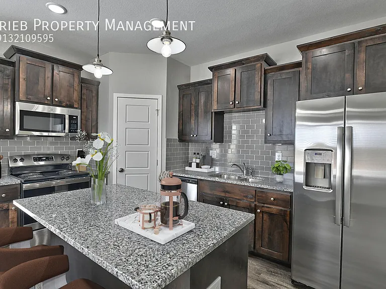 16950 Walter St — Photo 4