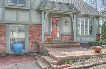 4th image of 2113 W 120th St