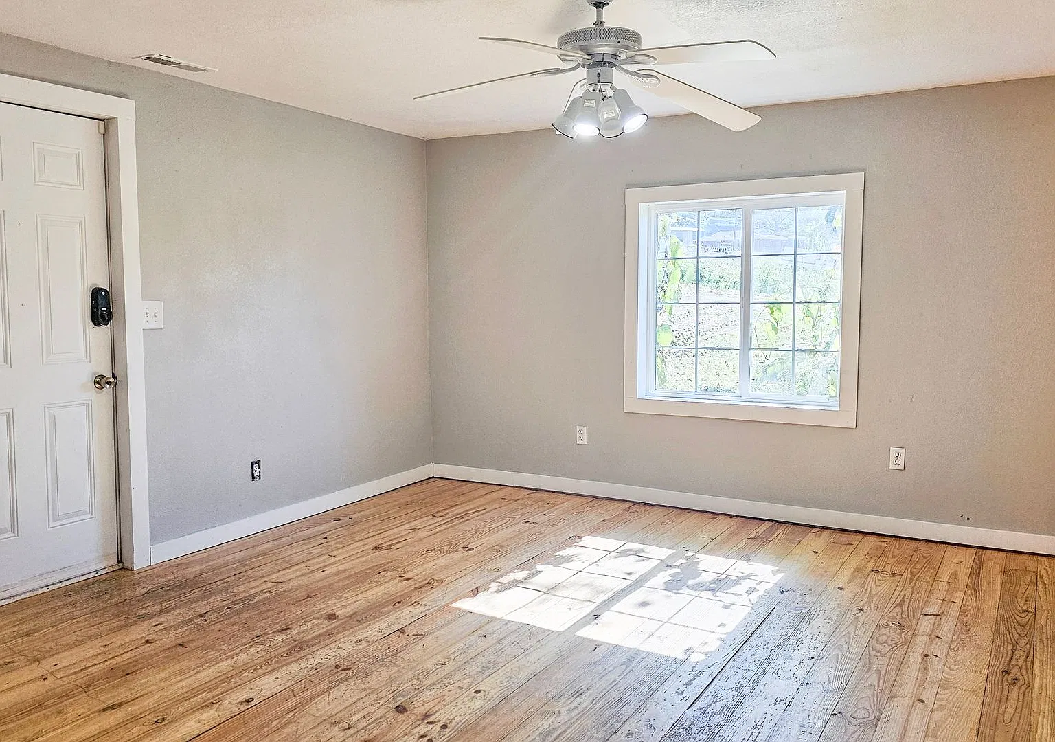 3 Bedroom, 2 Bath Home in Mansfield, MO — Photo 2