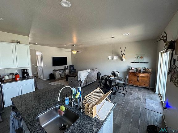 4th image of 2505 Briscoe Ave