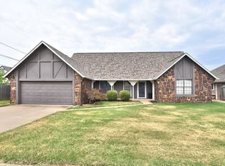 5004 S Spruce Dr, Sand Springs, OK 74063