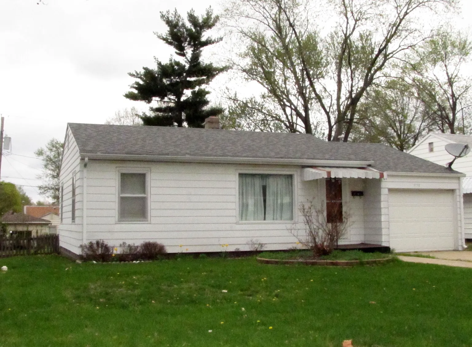1712 W White St photo 1