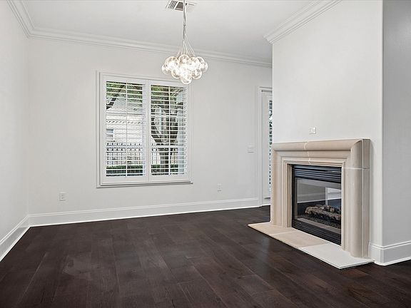 4th image of 8511 Edgemere Rd #102