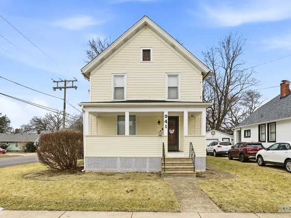 941 S 4th St, Aurora, IL 60505