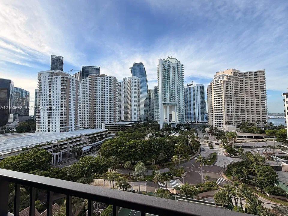 520 Brickell Key Dr #A1216