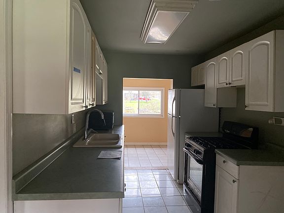 2nd image of 15308 Le Claire Ave