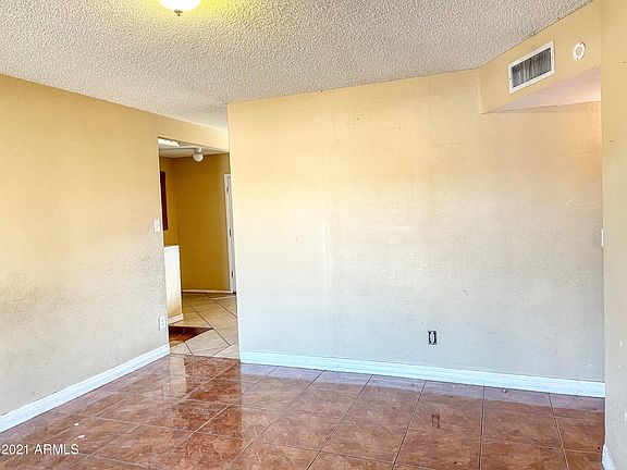5th image of 847 N 61st Dr