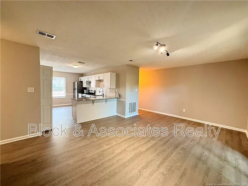 2 bed, 2.0 bath, 1050 sqft, $1,095 — Photo 3