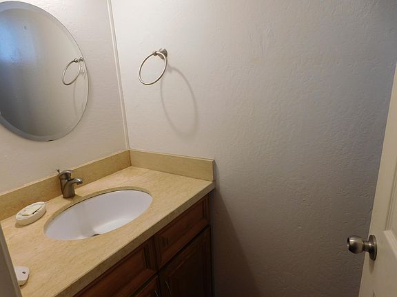 5th image of 977 Ronald Ct