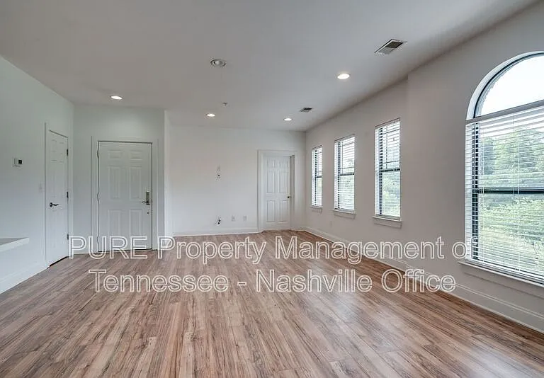 760 Wedgewood Park #305 — Photo 3