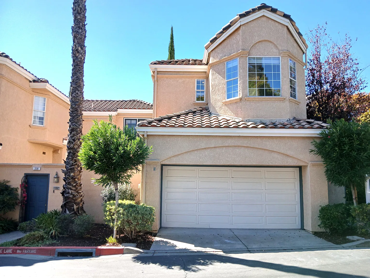 3 bed, 1964 sqft, $4,500 — Photo 1