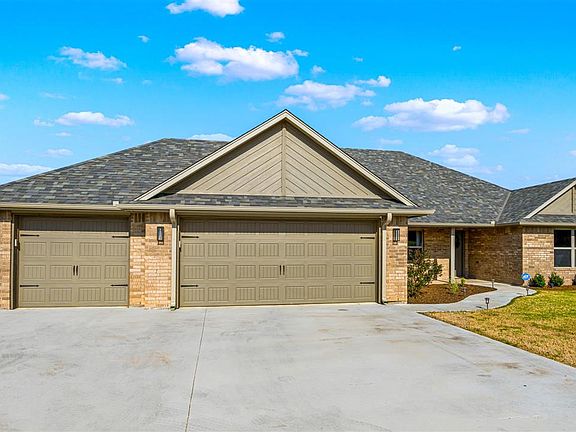 2nd image of 501 NW Spring Creek Rd