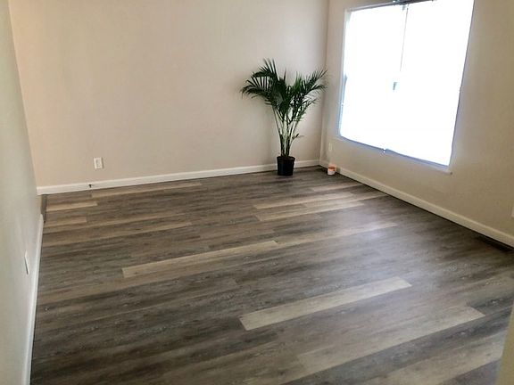 4th image of 2415 Brady Ln