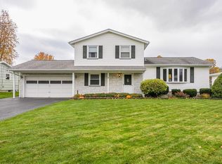 114 Athena Dr, Rochester, NY 14626