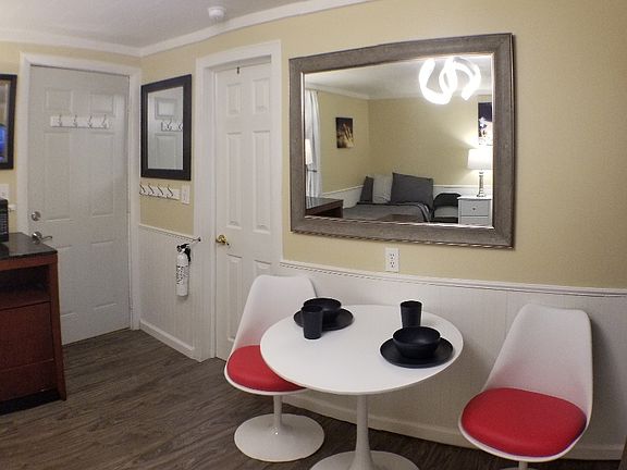 3rd image of 1305 N Superior Ave #5