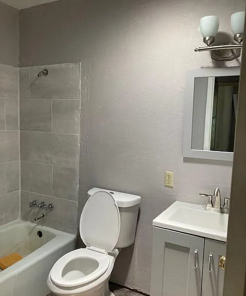 1012 Pleasant Valley Ln — Photo 2