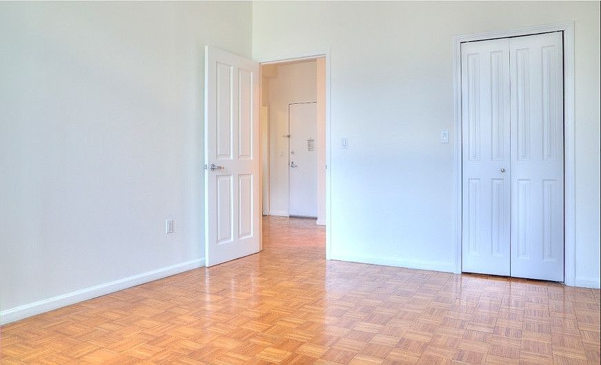 2nd image of 325 W 43rd St #27B