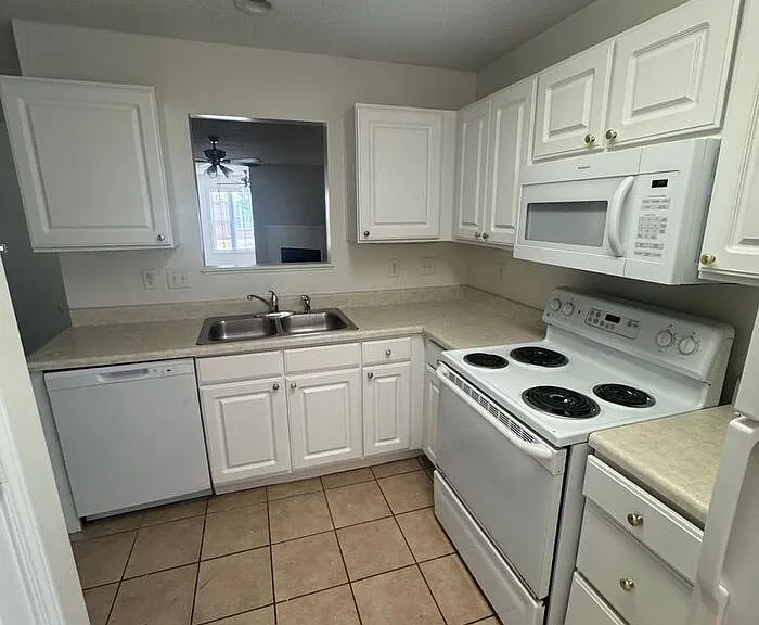 2411 Vancastle Way — Photo 5