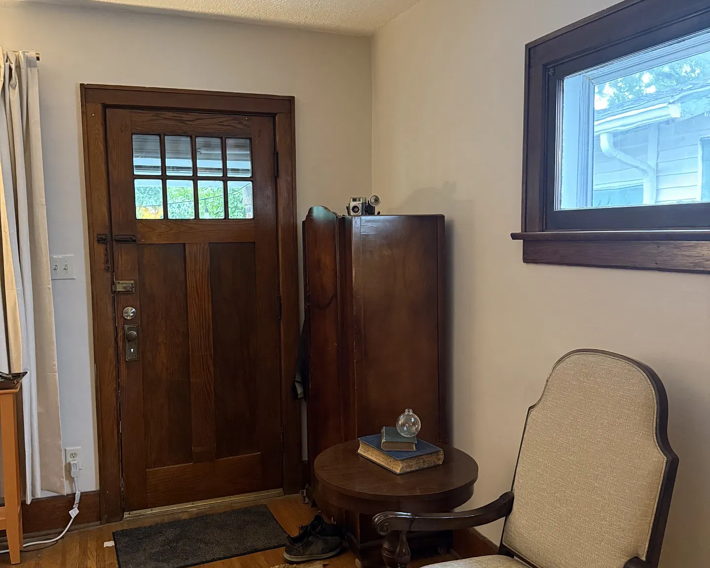 3 bed, $1,800 — Photo 2
