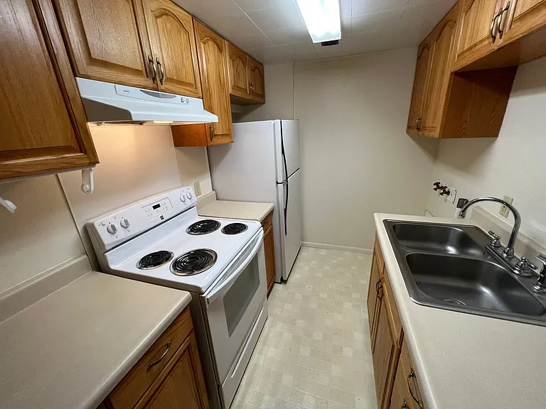 221-223 E Sunset Dr. — Photo 10