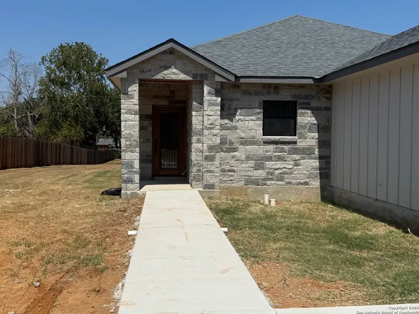111 E Mayer, Stockdale, TX 78160