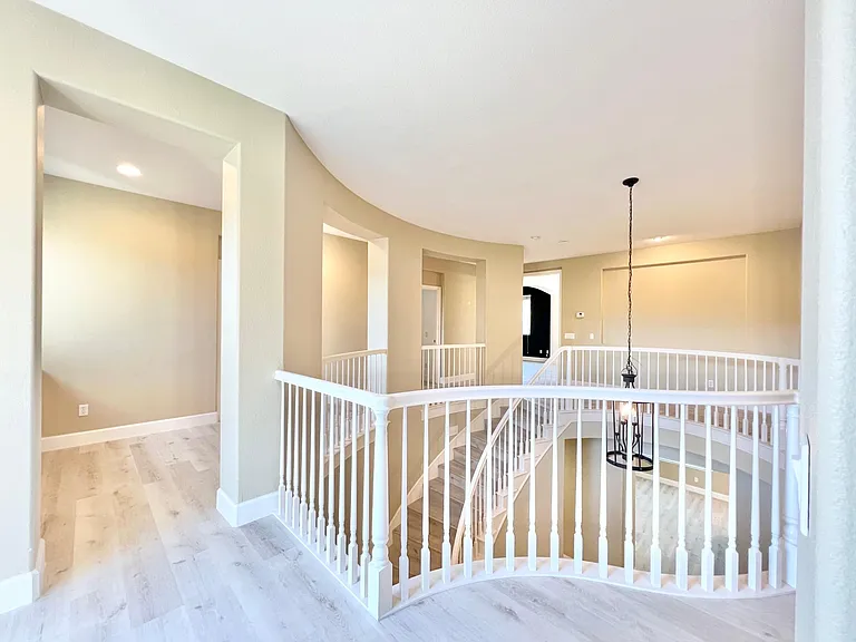 1578 Glencrest Dr — Photo 12