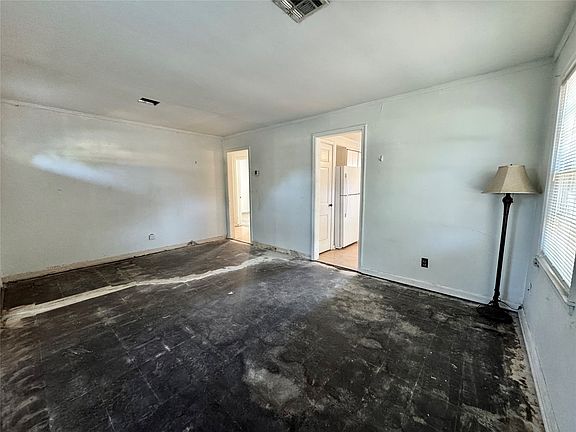 4th image of 320 Park St