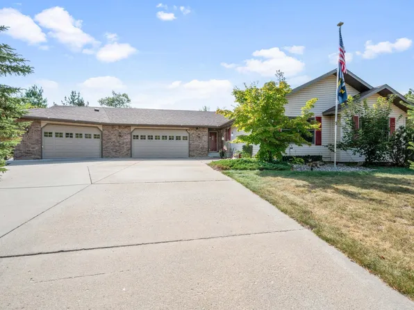 416 SW 14th St, Grand Rapids, MN 55744