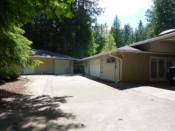 West side - garage/workshop