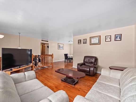3rd image of 401 Longford Dr