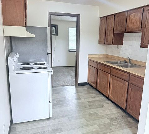 4th image of 2360 E Market St APT 2F