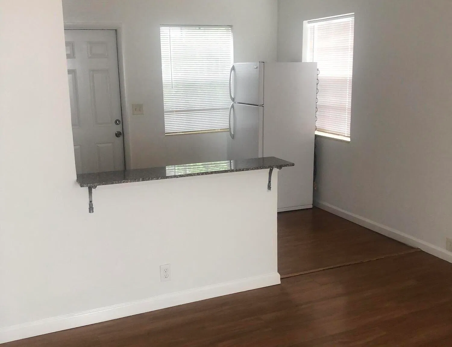 4 bed, 2.0 bath, 1056 sqft, $1,500 — Photo 3