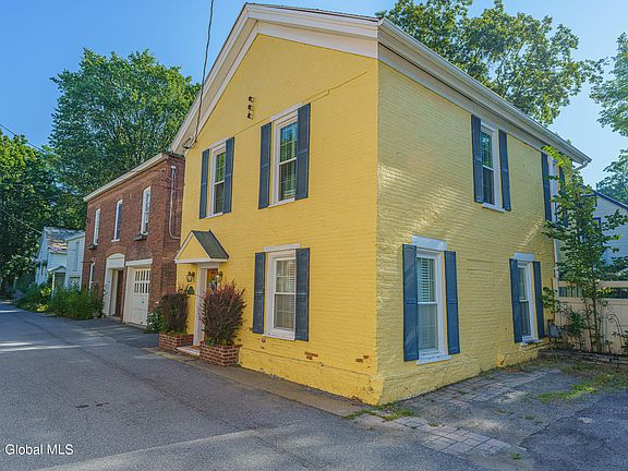 3rd image of 3 1/2 Cottage Place