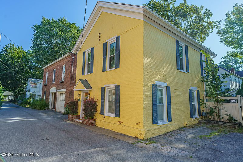 3rd image of 3 1/2 Cottage Place