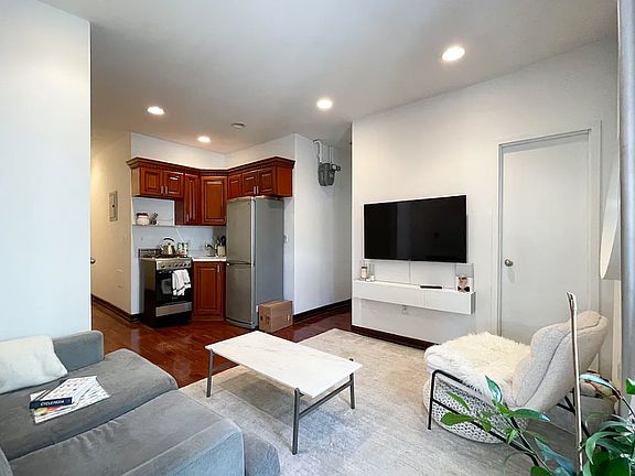3rd image of 70-80 Kenmare St #9