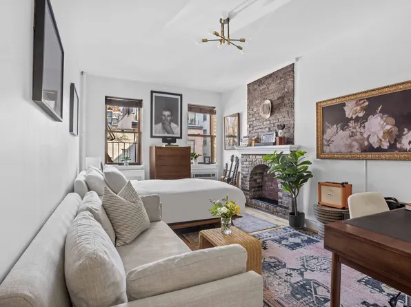 335 West 21st Street 3RE image 2 of 6