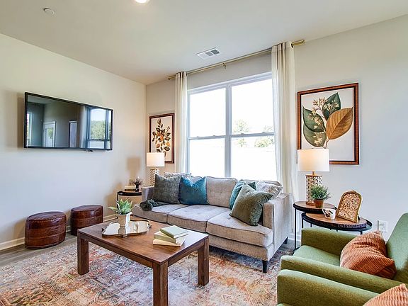 4th image of 247 Mackenzie Way