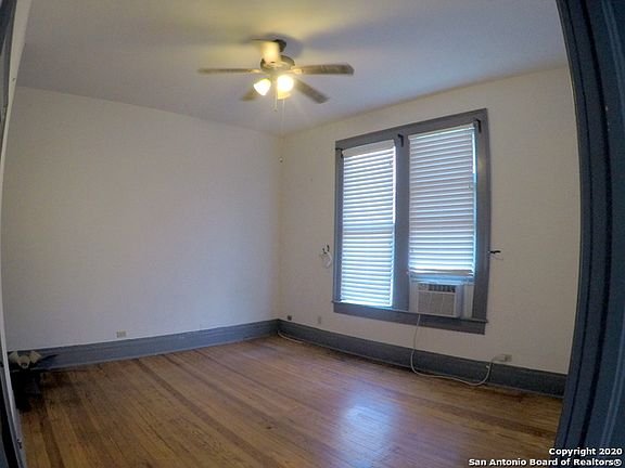 3rd image of 423 W Woodlawn Ave