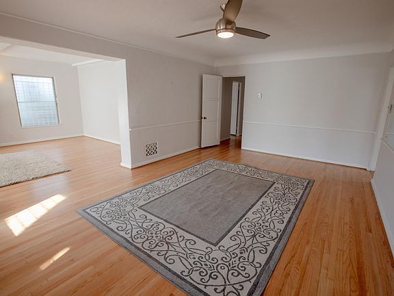 5th image of 1127 S Hayworth Ave